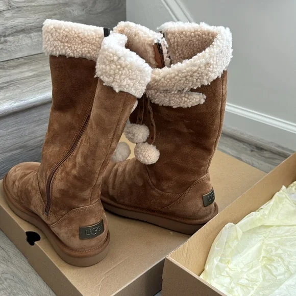 Brand New UGG boots - Picture 2 of 2